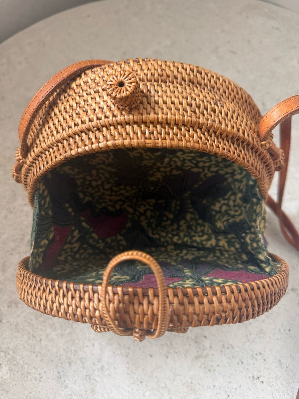 Vintage Round Woven Crossbody Bag in Brown